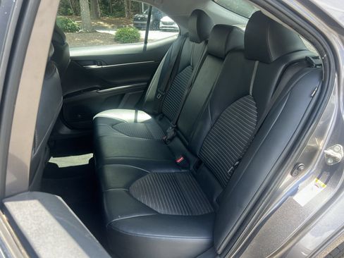 Used 2019 Toyota Camry SE w/ Convenience Package FWD image 17