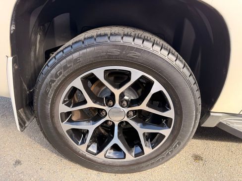 Used 2013 Chevrolet Avalanche LTZ image 5