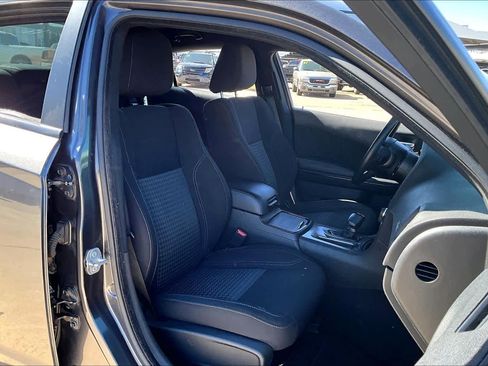 Used 2020 Dodge Charger SXT w/ Blacktop Package image 10