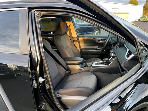 Used 2021 Toyota RAV4 XLE image 7