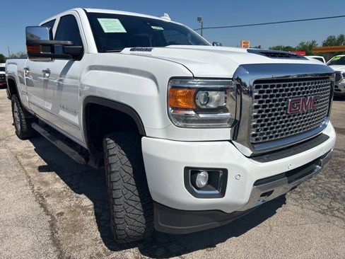 Used 2017 GMC Sierra 2500 Denali w/ Duramax Plus Package AWD/4WD image 15