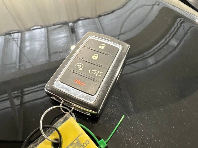 Used 2023 Jeep Grand Cherokee Altitude AWD/4WD image 9