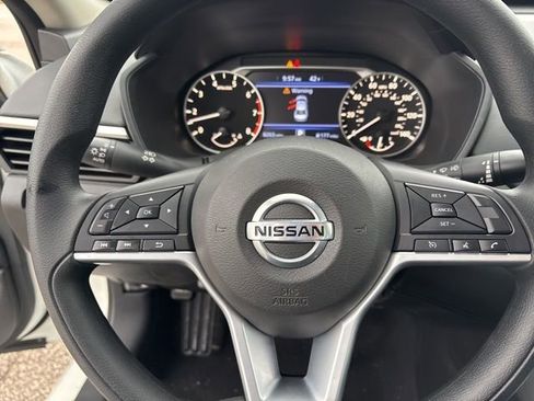 Used 2025 Nissan Altima 2.5 SV image 18