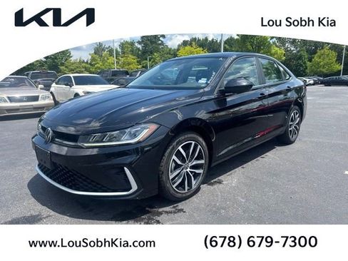 Used 2025 Volkswagen Jetta SE FWD image 1