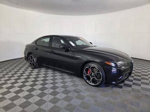 Used 2024 Alfa Romeo Giulia Veloce AWD/4WD image 5