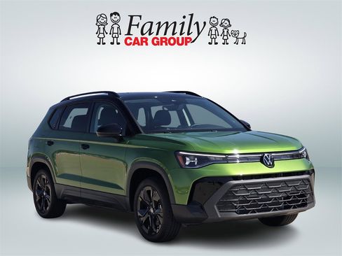 New 2025 Volkswagen Taos SE image 2