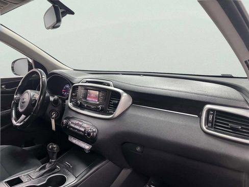Used 2016 Kia Sorento LX w/ LX Convenience Package image 19