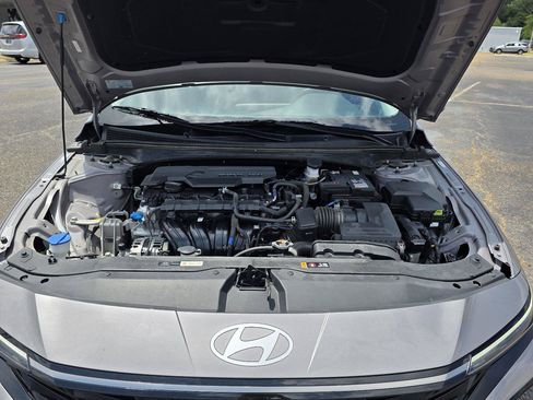 Used 2025 Hyundai Elantra SEL FWD image 28