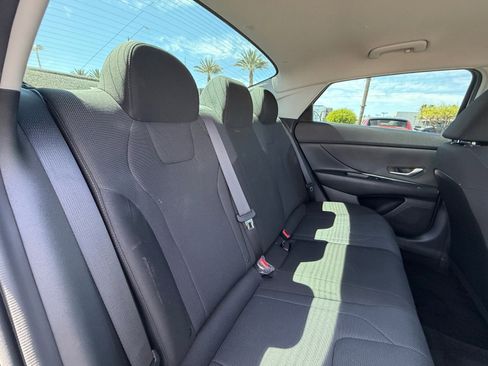 Used 2023 Hyundai Elantra SE FWD image 18