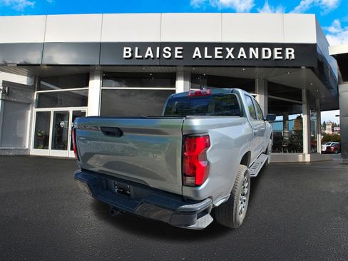 Used 2023 Chevrolet Colorado Z71 w/ Z71 Convenience Package 2 AWD/4WD image 3