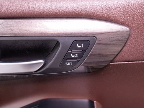 Used 2022 Toyota Highlander Platinum FWD image 14