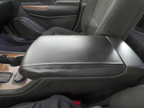 Used 2019 GMC Acadia SLE image 28