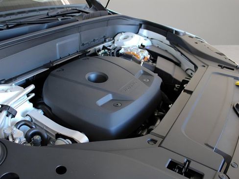 New 2026 Volvo XC90 T8 Plus w/ Protection Package Premier image 24