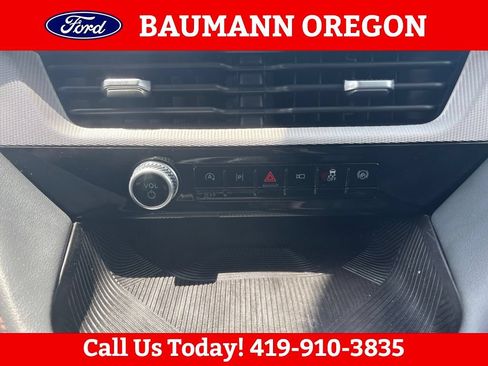 Used 2025 Ford Explorer Active AWD/4WD image 24