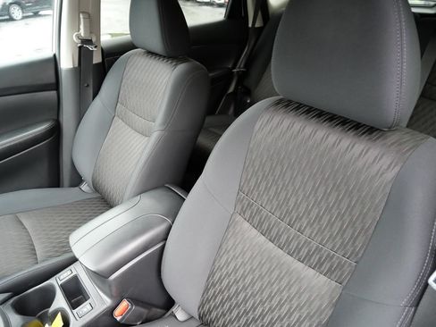 Used 2018 Nissan Rogue SV AWD/4WD image 11