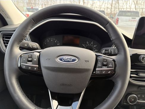 Used 2022 Ford Escape SE w/ Cold Weather Package image 12