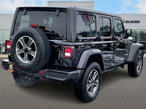 Used 2023 Jeep Wrangler Sahara w/ Cold Weather Group image 23