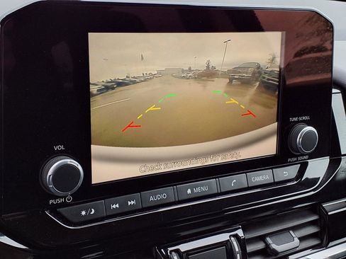 Used 2025 Nissan Pathfinder SV image 10