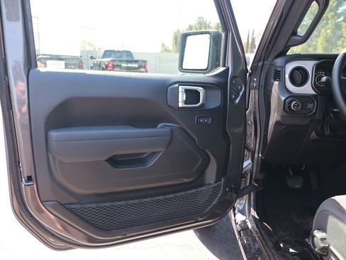 New 2026 Jeep Gladiator Sport AWD/4WD image 13
