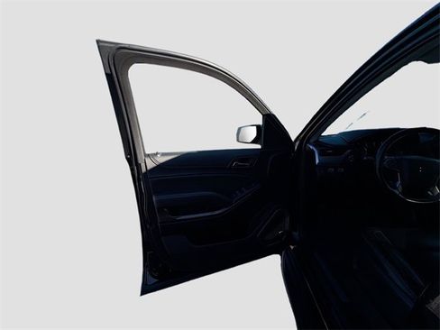 Used 2019 Chevrolet Suburban LT image 17