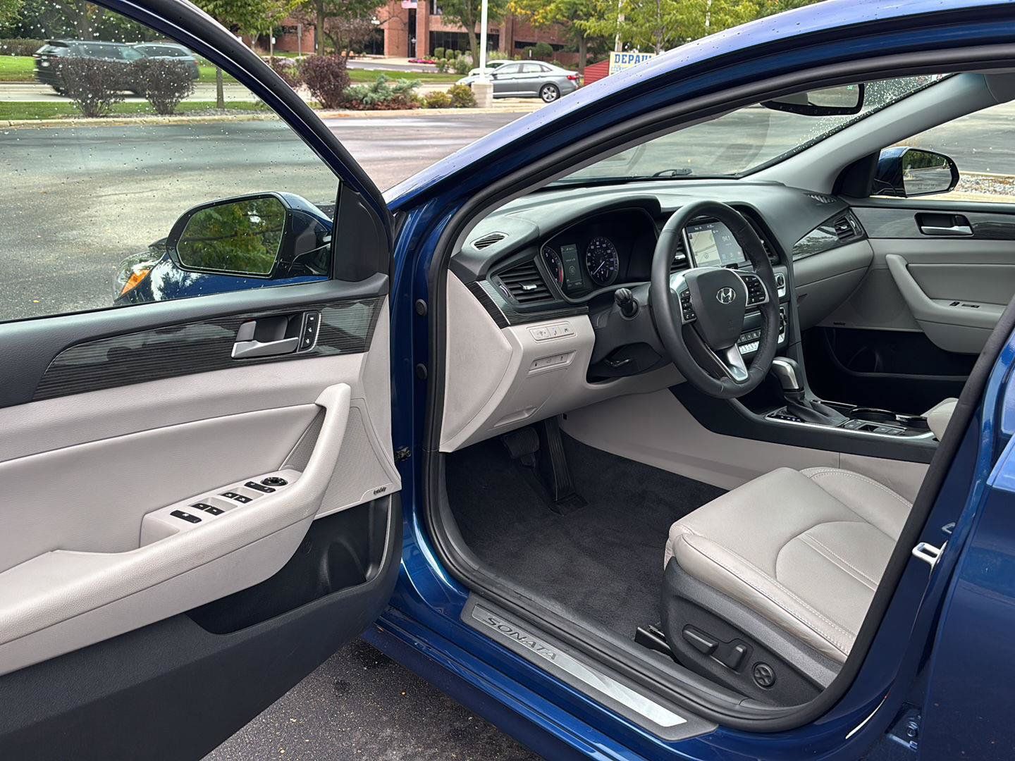 Used 2019 Hyundai Sonata Limited w/ Ultimate Package 04 FWD image 2