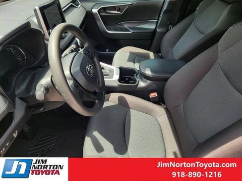 Used 2024 Toyota RAV4 XLE FWD image 13