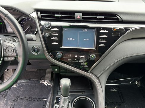 Used 2018 Toyota Camry SE w/ Convenience Package FWD image 20