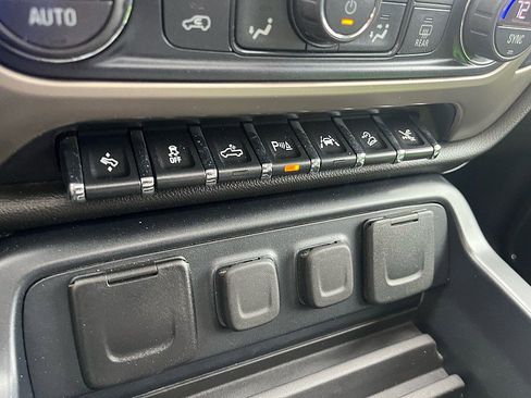 Used 2018 GMC Sierra 1500 Denali w/ Denali Ultimate Package AWD/4WD image 38