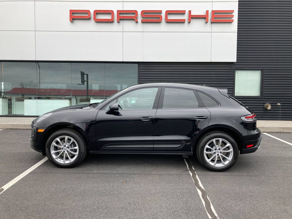 Used 2025 Porsche Macan AWD/4WD image 2