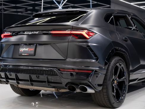 Used 2020 Lamborghini Urus Base image 17