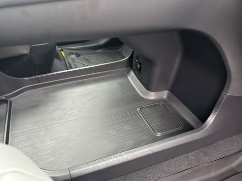 New 2026 Toyota Sienna XLE image 11