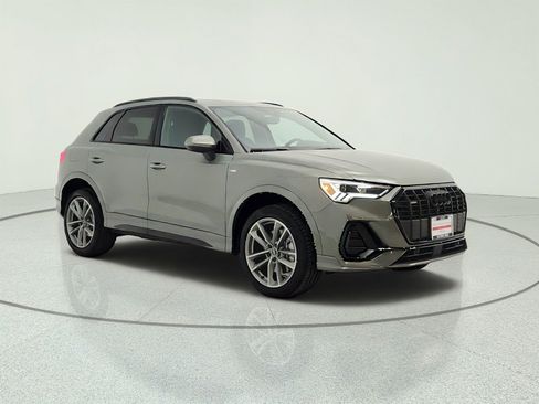 Used 2025 Audi Q3 2.0T Premium w/ Convenience Package AWD/4WD image 3