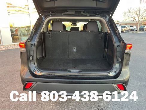Used 2024 Toyota Highlander LE FWD image 32