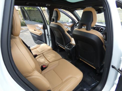 Used 2017 Volvo XC90 T6 Inscription w/ Vision Package image 25