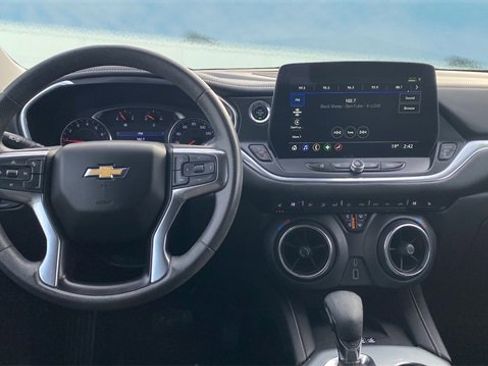 Used 2024 Chevrolet Blazer LT w/ Convenience Package image 9
