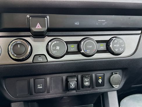 Used 2019 Toyota Tacoma TRD Off-Road AWD/4WD image 25