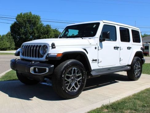New 2026 Jeep Wrangler Unlimited Sahara AWD/4WD image 11