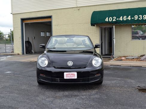 Used 2015 Volkswagen Beetle 1.8T FWD image 2