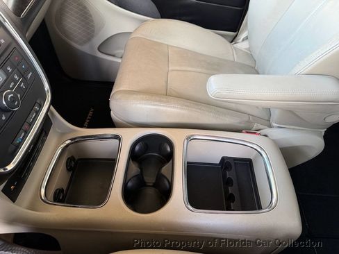 Used 2013 Chrysler Town & Country Limited w/ Luxury Group FWD image 51