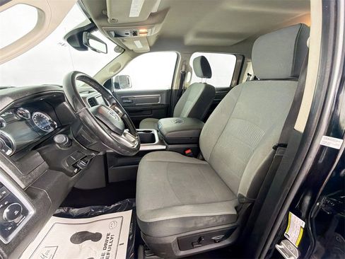 Used 2022 RAM 1500 Classic SLT w/ SLT Plus D￩cor Group image 18