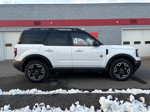 Used 2025 Ford Bronco Sport Outer Banks image 2