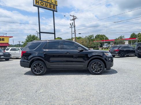 Used 2018 Ford Explorer XLT w/ Equipment Group 202A AWD/4WD image 5