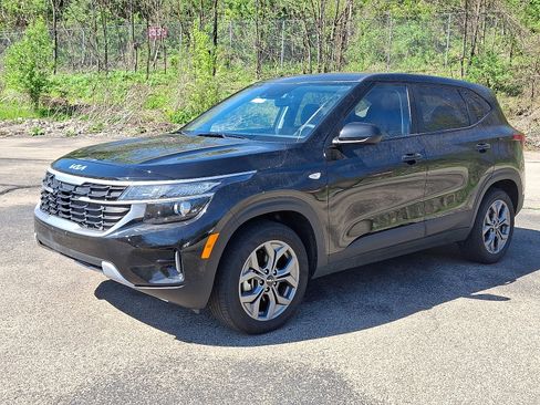 Used 2026 Kia Seltos LX AWD/4WD image 3