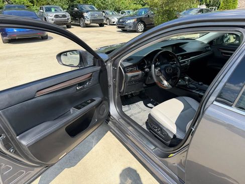 Used 2018 Lexus ES 350 w/ Premier Package FWD image 9