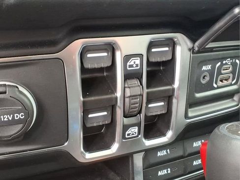 Used 2024 Jeep Wrangler Unlimited Sahara w/ Technology Group AWD/4WD image 17