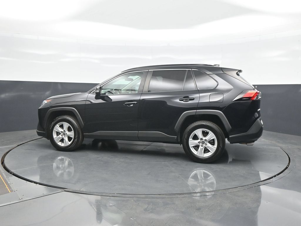 Used 2021 Toyota RAV4 XLE AWD/4WD image 4