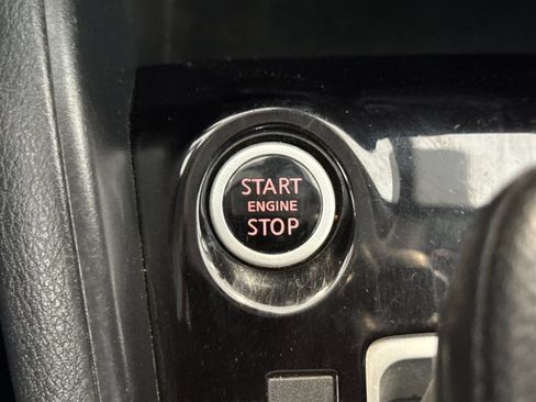 Used 2020 Nissan Versa S FWD image 33