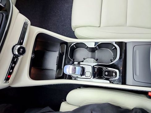 New 2026 Volvo XC40 B5 Plus w/ Protection Package Premier AWD/4WD image 25