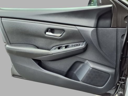 Used 2024 Nissan Sentra SV FWD image 18