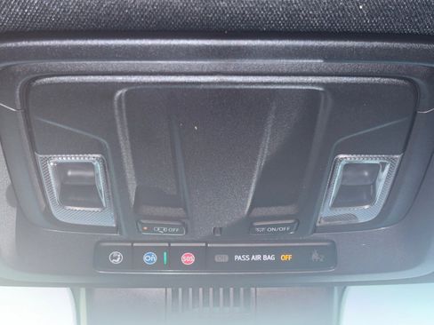 Used 2022 GMC Sierra 1500 AT4 image 7